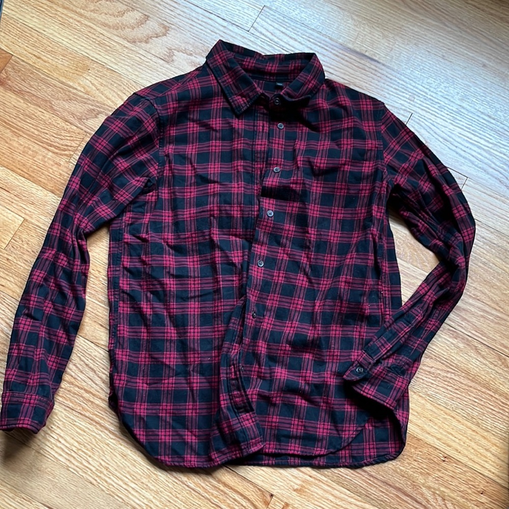 Uniqlo small flannel. Red and black checkered (see all pics for better color).